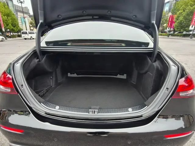 Mercedes-Benz E-Class — Фото автомобиля 21