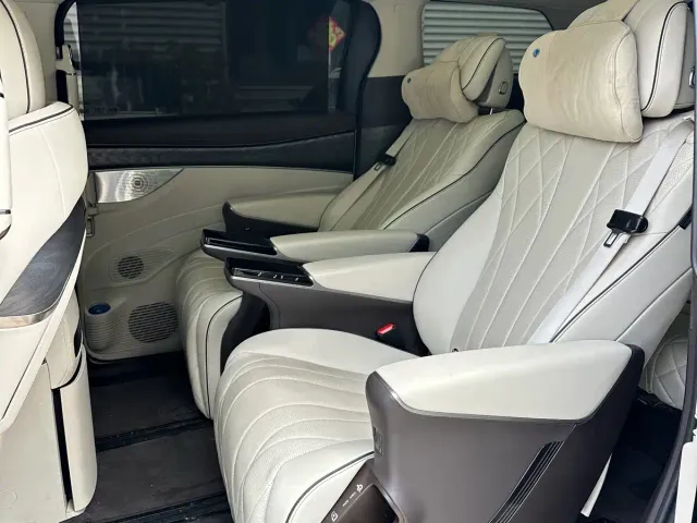 Denza D9 — Фото автомобиля 5