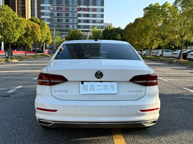 Volkswagen Lavida 2022 1.5L Auto Comfort Edition — Фото автомобиля 9