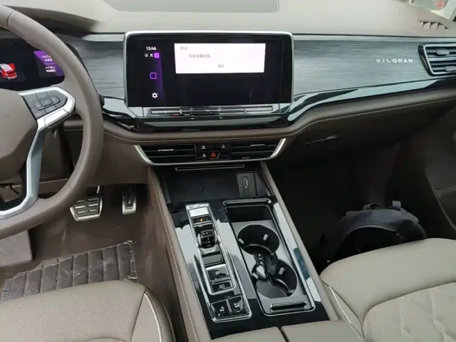 Volkswagen Viloran 2024 380TSI Executive Edition — Фото автомобиля 12
