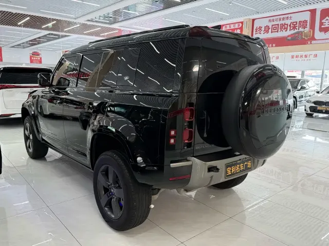 Land Rover Defender — Фото автомобиля 6
