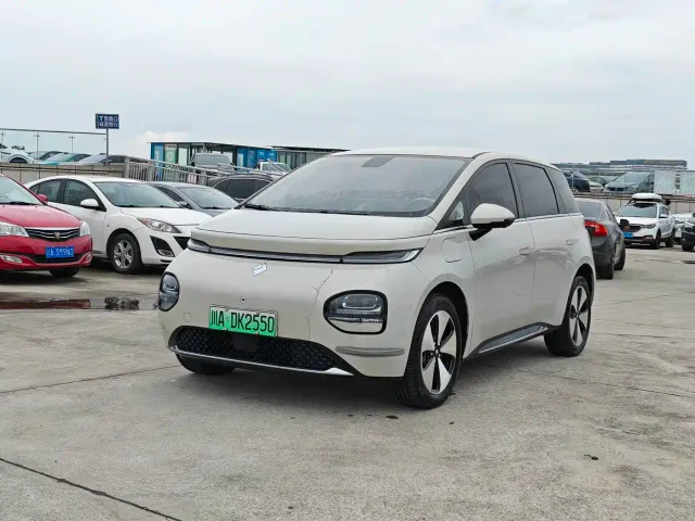 Фотография автомобиля — Baojun Cloud