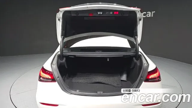 Mercedes-Benz E-Class — Фото автомобиля 26