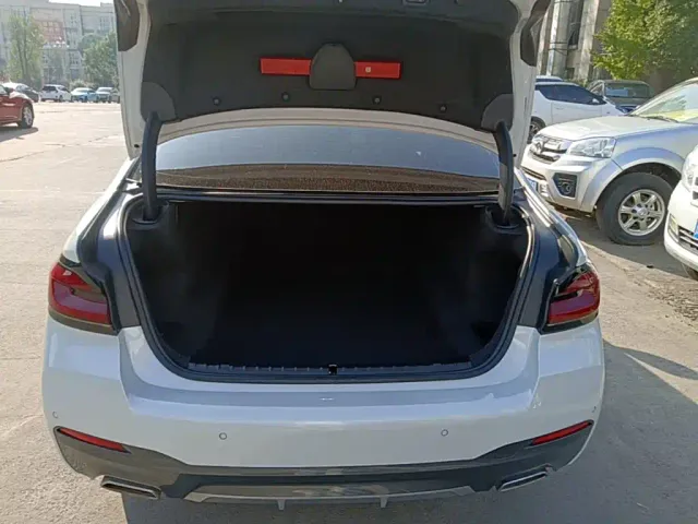 BMW 5 Series — Фото автомобиля 18