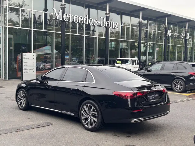 Mercedes-Benz E-Class — Фото автомобиля 3