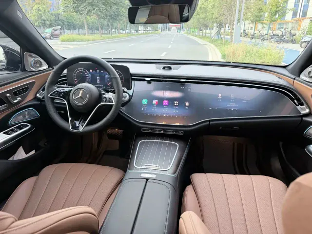 Mercedes-Benz E-Class — Фото автомобиля 4