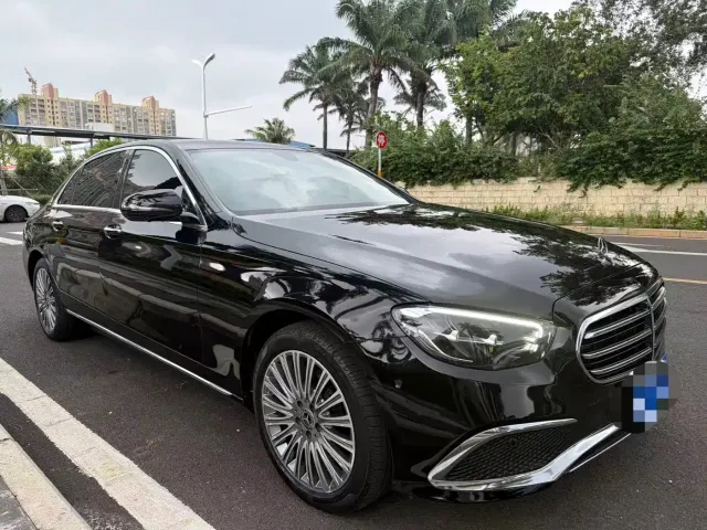 Mercedes-Benz E-Class — Фото автомобиля 3