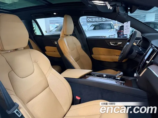 Volvo V60 — Фото автомобиля 10