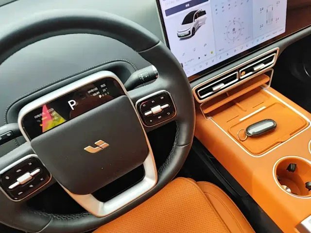 Li Auto L6 — Фото автомобиля 13