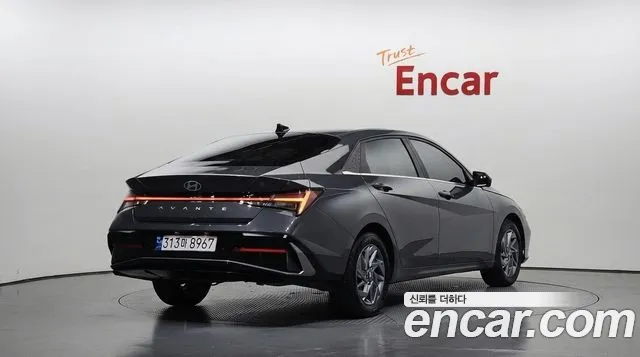 Hyundai Avante CN7 — Фото автомобиля 2