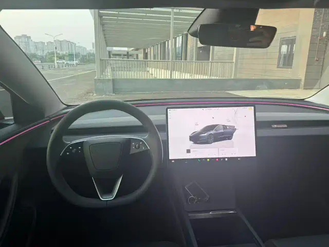 Tesla Model 3 — Фото автомобиля 11
