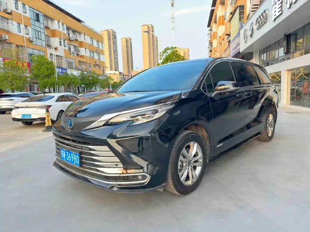 Фотография автомобиля — Toyota Sienna