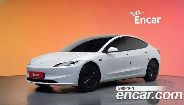 Фотография автомобиля — Tesla Model 3