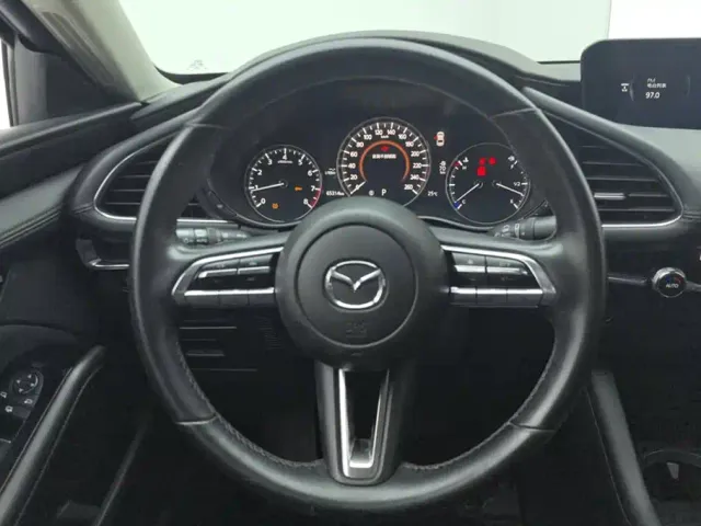 Mazda Axela — Фото автомобиля 15