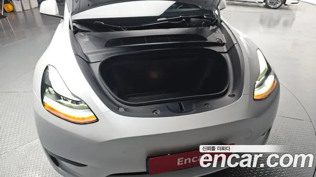 Tesla Model Y — Фото автомобиля 6