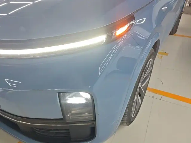 Li Auto L8 — Фото автомобиля 23