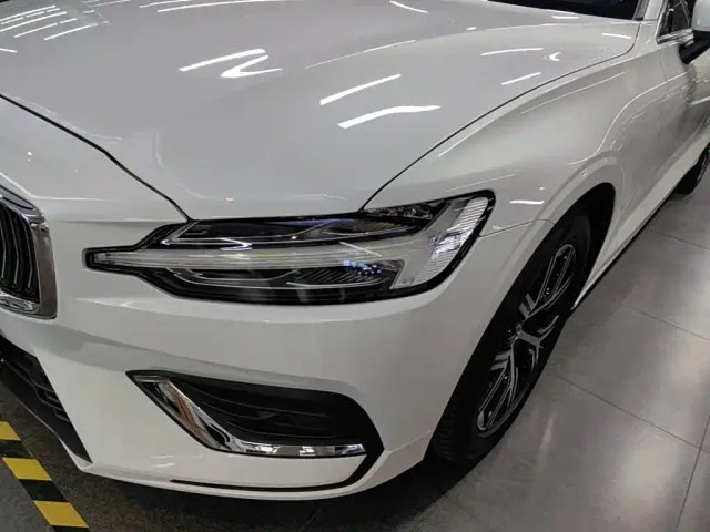 Volvo S60 — Фото автомобиля 23