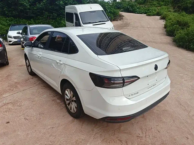 Volkswagen Lavida — Фото автомобиля 4