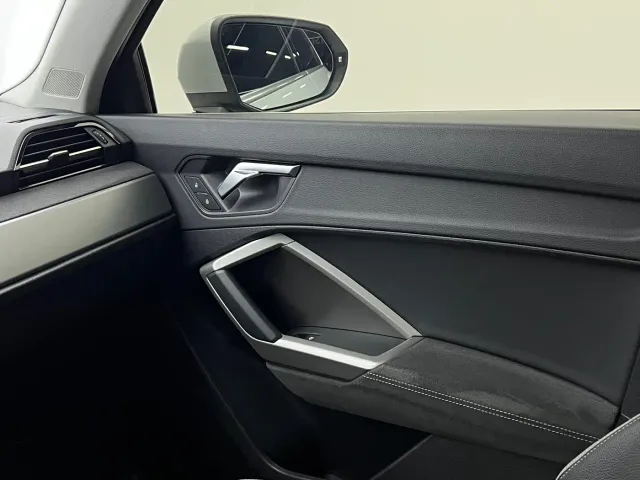 Audi Q3 — Фото автомобиля 10