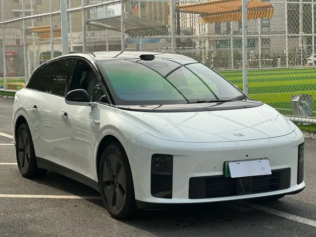 Li Auto i6 — Фото автомобиля 3