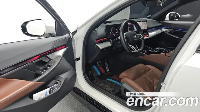 BMW 5-Series 5 серия (G60) 530i xDrive M Sport — Фото автомобиля 9