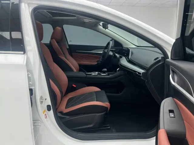 Changan Eado — Фото автомобиля 17