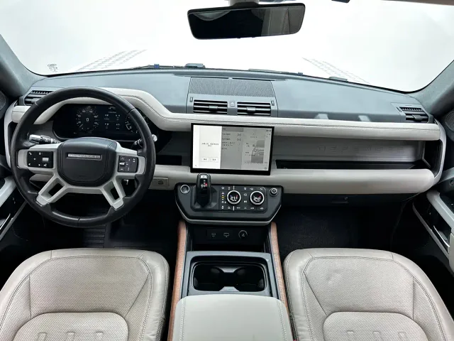 Land Rover Defender — Фото автомобиля 18