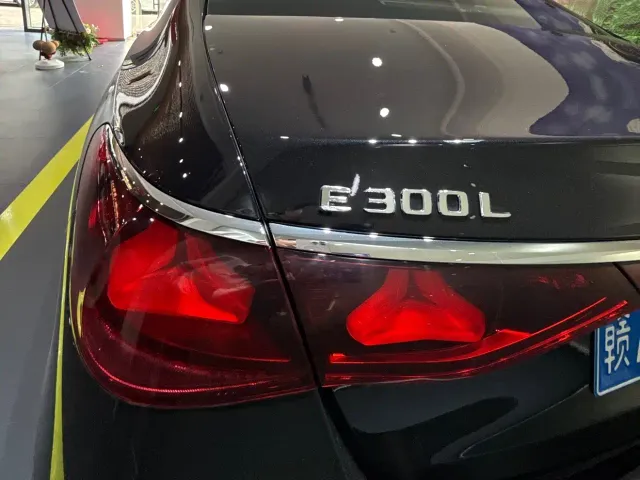 Mercedes-Benz E-Class — Фото автомобиля 5