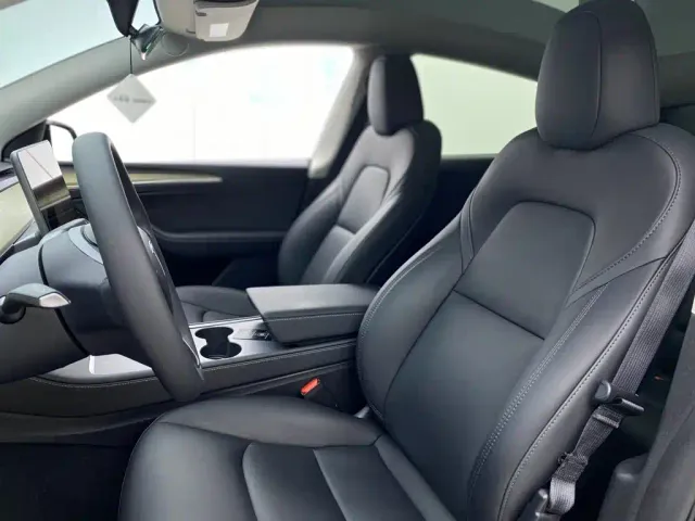 Tesla Model Y — Фото автомобиля 19