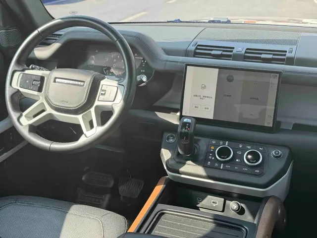 Land Rover Defender — Фото автомобиля 14