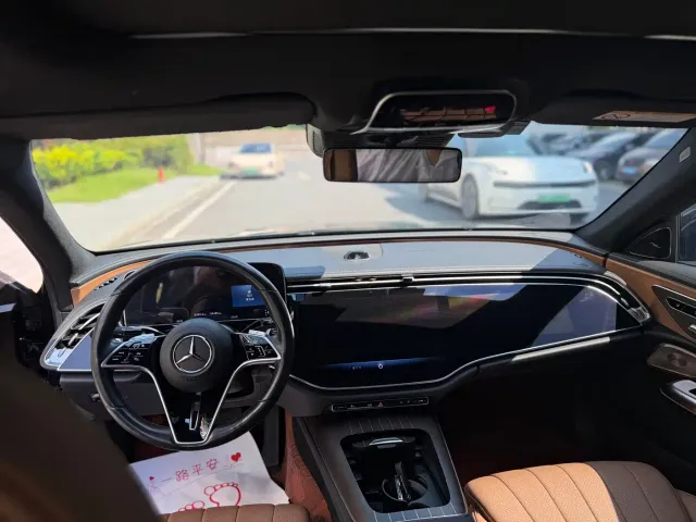Mercedes-Benz E-Class — Фото автомобиля 7