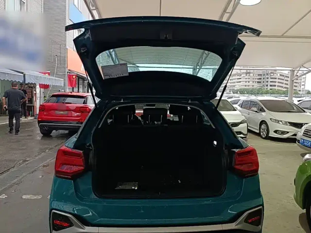 Audi Q2L — Фото автомобиля 18