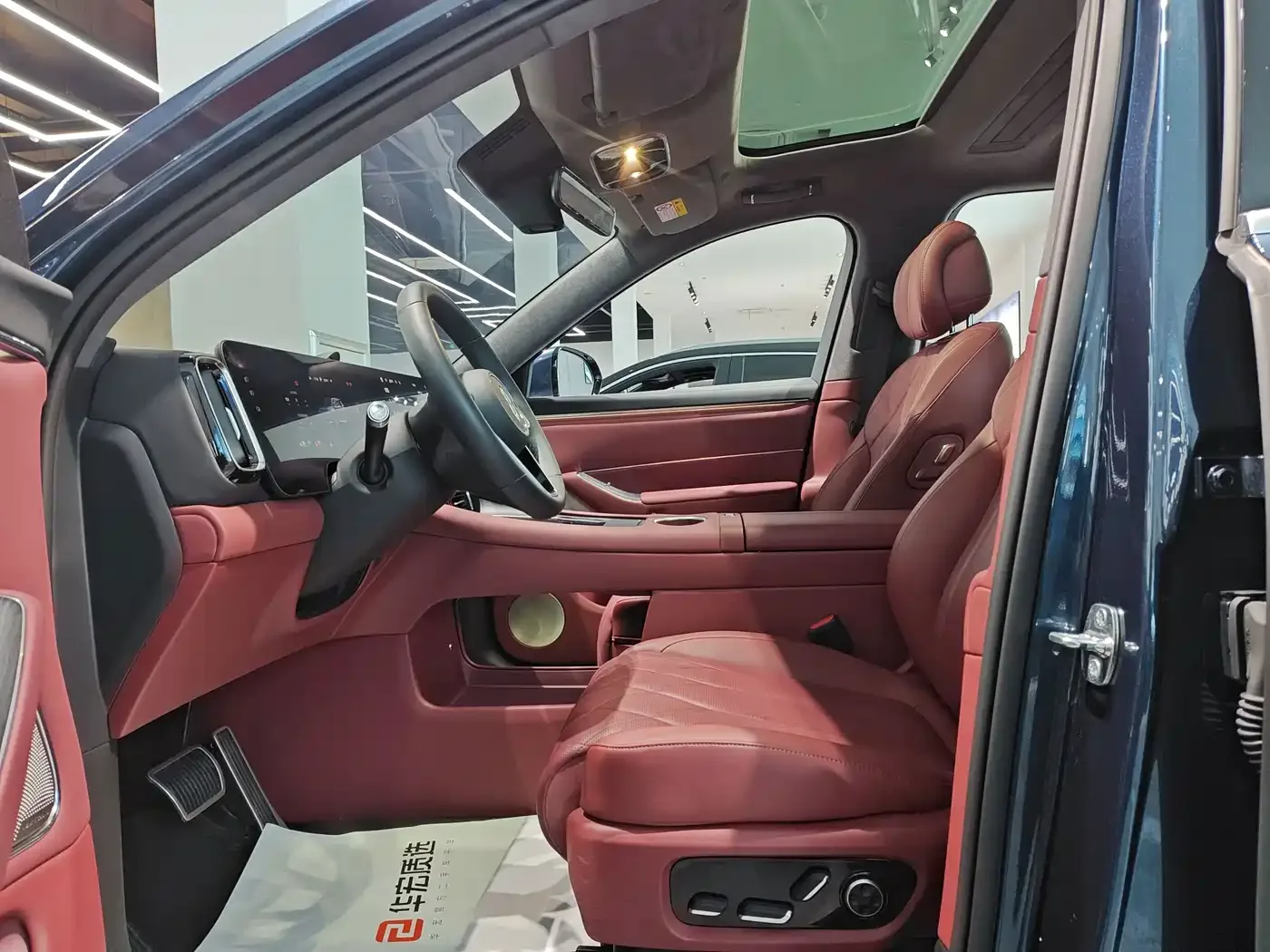AITO Wenjie AITO M8 2025 Model Extended Range Ultra Edition 53.4kWh 5-Seater — Фото автомобиля 6