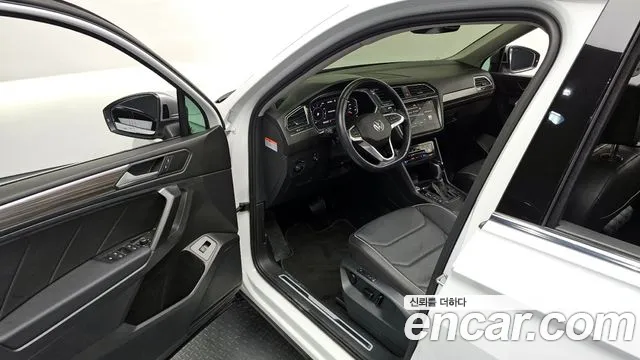 Volkswagen Tiguan — Фото автомобиля 11