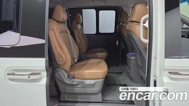 Hyundai Staria Staria 4WD Lounge 9 мест — Фото автомобиля 3