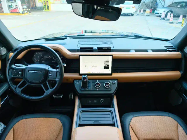 Land Rover Defender — Фото автомобиля 6