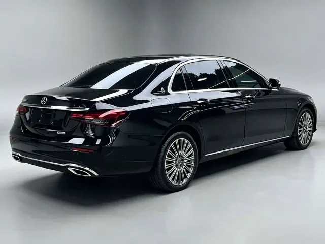 Mercedes-Benz E-Class — Фото автомобиля 8