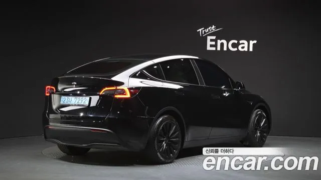 Tesla Model Y — Фото автомобиля 2