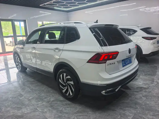 Volkswagen Tiguan L — Фото автомобиля 4