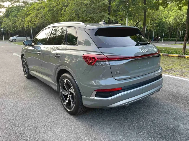 Audi Q4 e-tron — Фото автомобиля 4