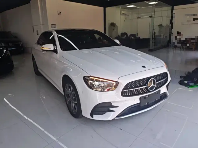 Mercedes-Benz E-Class — Фото автомобиля 3