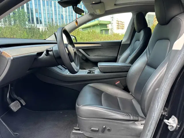 Tesla Model Y — Фото автомобиля 4