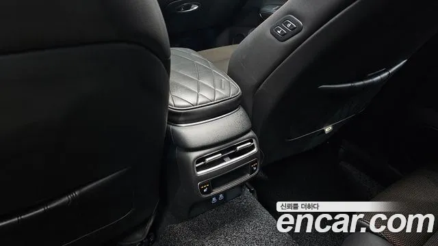 Genesis GV70 — Фото автомобиля 18