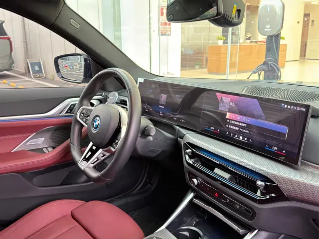 BMW i4 — Фото автомобиля 11