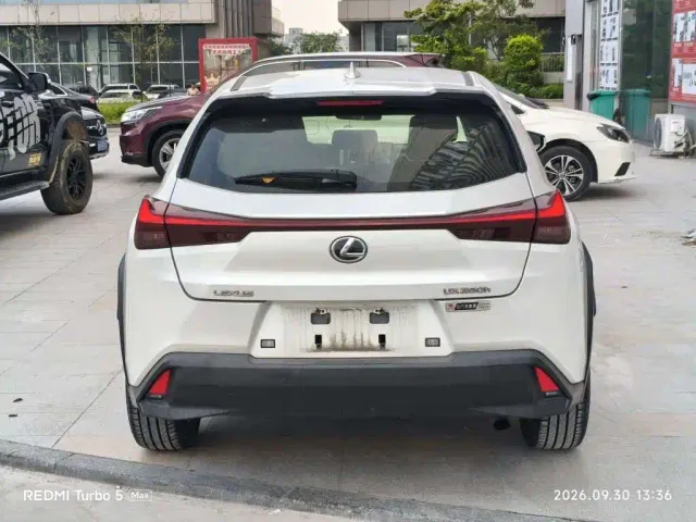 Lexus UX — Фото автомобиля 8