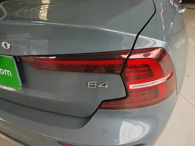 Volvo S60 — Фото автомобиля 23