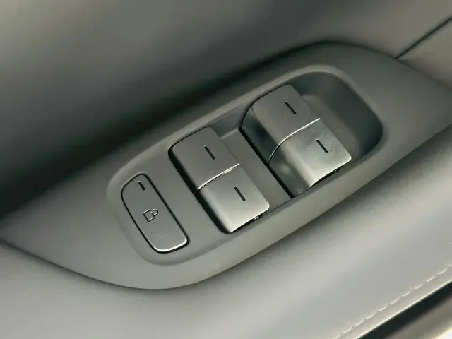 Xiaomi SU7 — Фото автомобиля 13