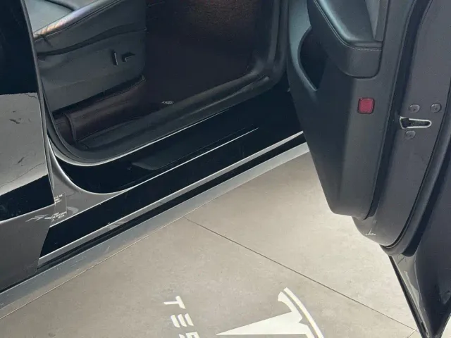 Tesla Model Y — Фото автомобиля 12
