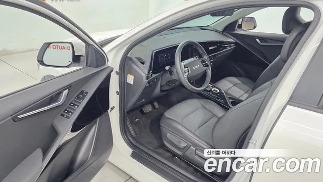 Kia Niro — Фото автомобиля 15