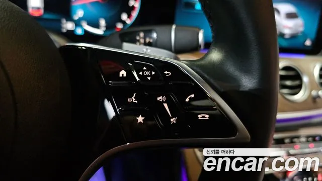 Mercedes-Benz E-Class — Фото автомобиля 25
